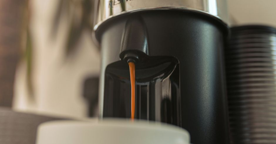 Porovnali sme za teba: Kapsulový kávovar Dolce Gusto vs. Bosch Tassimo